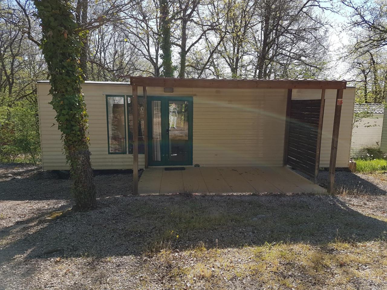 فندق Camping Au Bois Dormant Chauffour-sur-Vell المظهر الخارجي الصورة