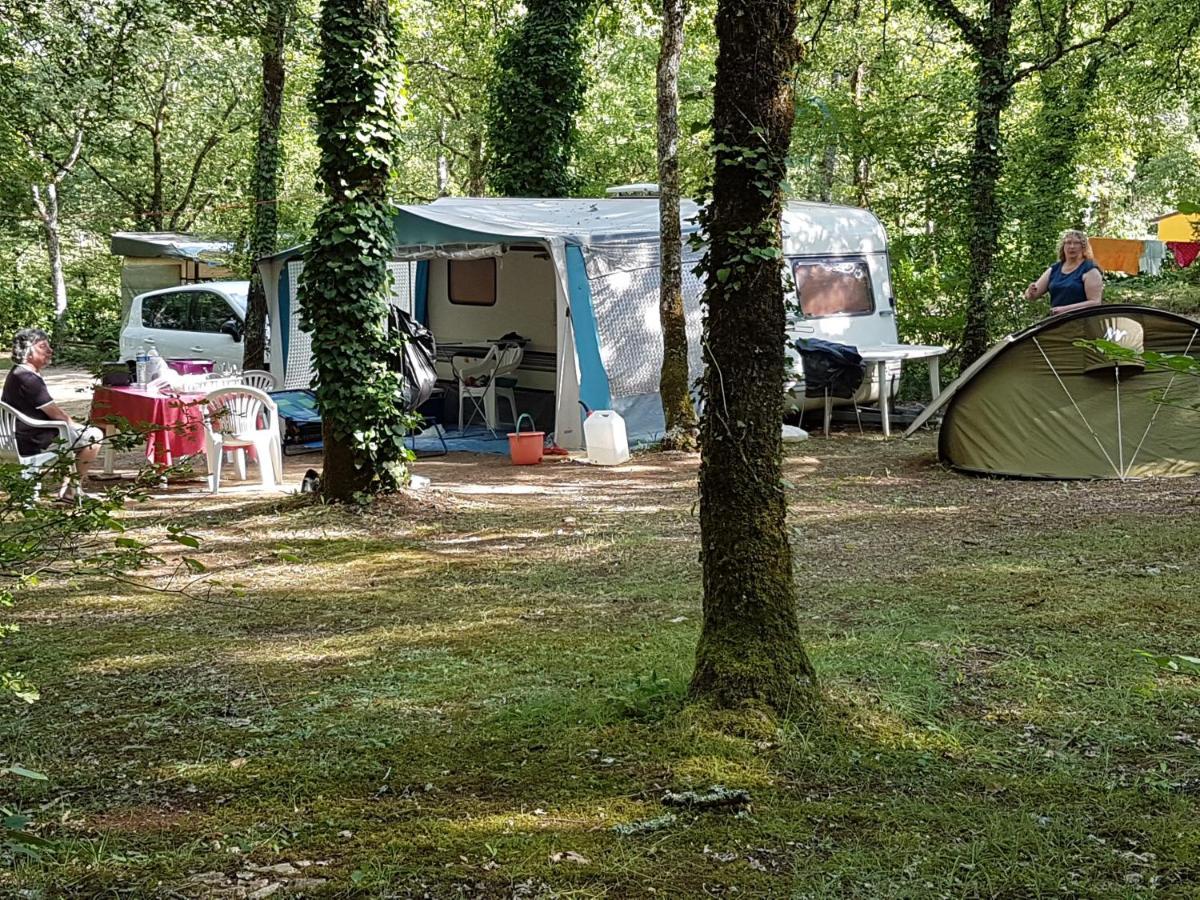 فندق Camping Au Bois Dormant Chauffour-sur-Vell المظهر الخارجي الصورة